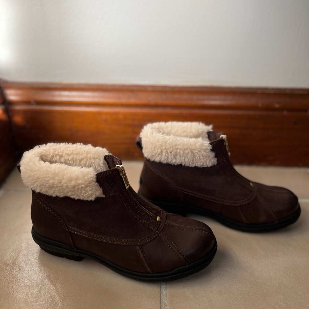 NEARLY NEW UGG BOOTS